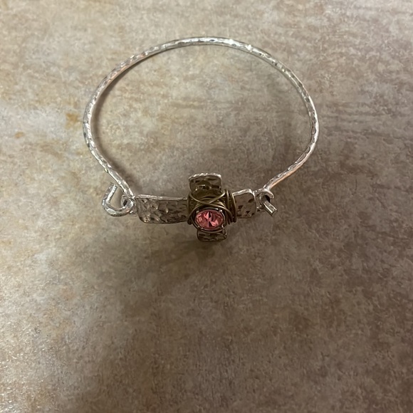 Cross Bracelet - Picture 2 of 3